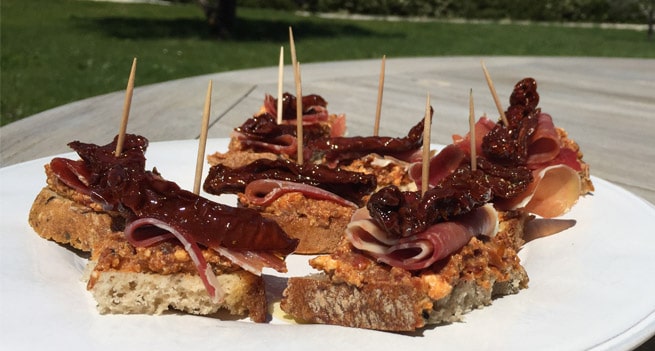 crostini-with-dried-tomatoes